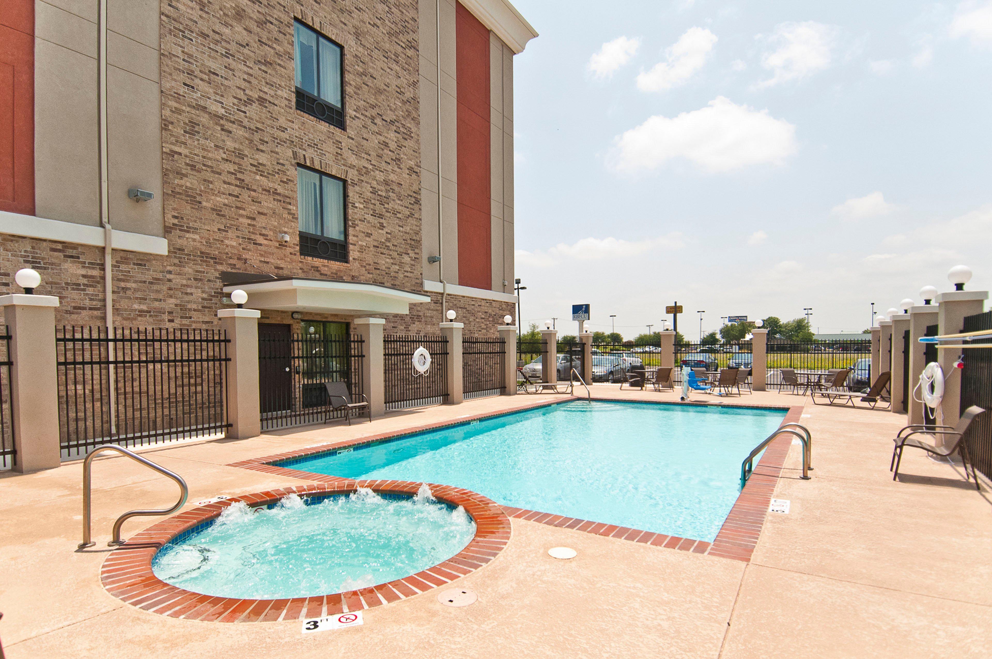 Holiday Inn Express & Suites San Antonio Frost Bank Center By Ihg Zewnętrze zdjęcie