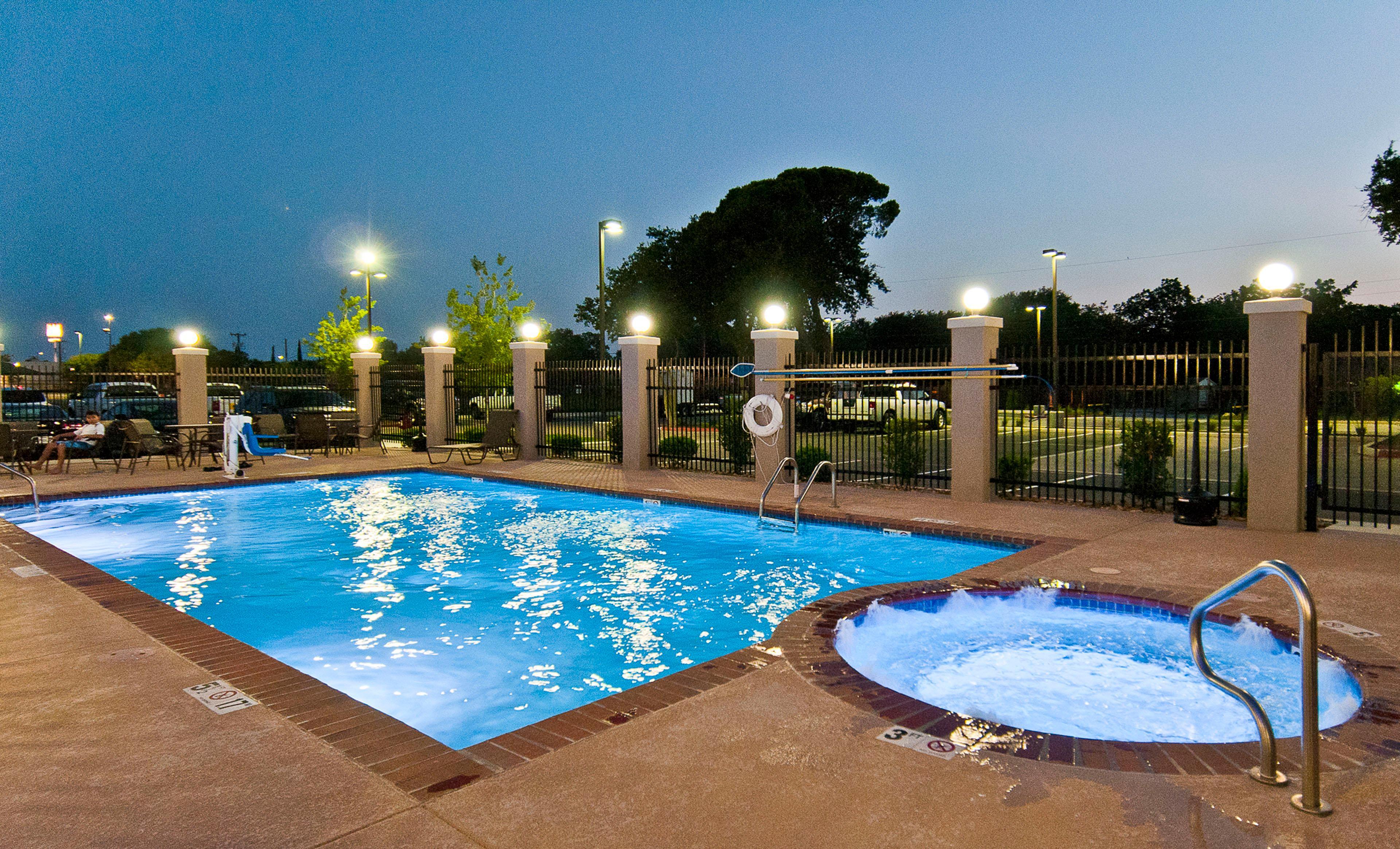 Holiday Inn Express & Suites San Antonio Frost Bank Center By Ihg Zewnętrze zdjęcie